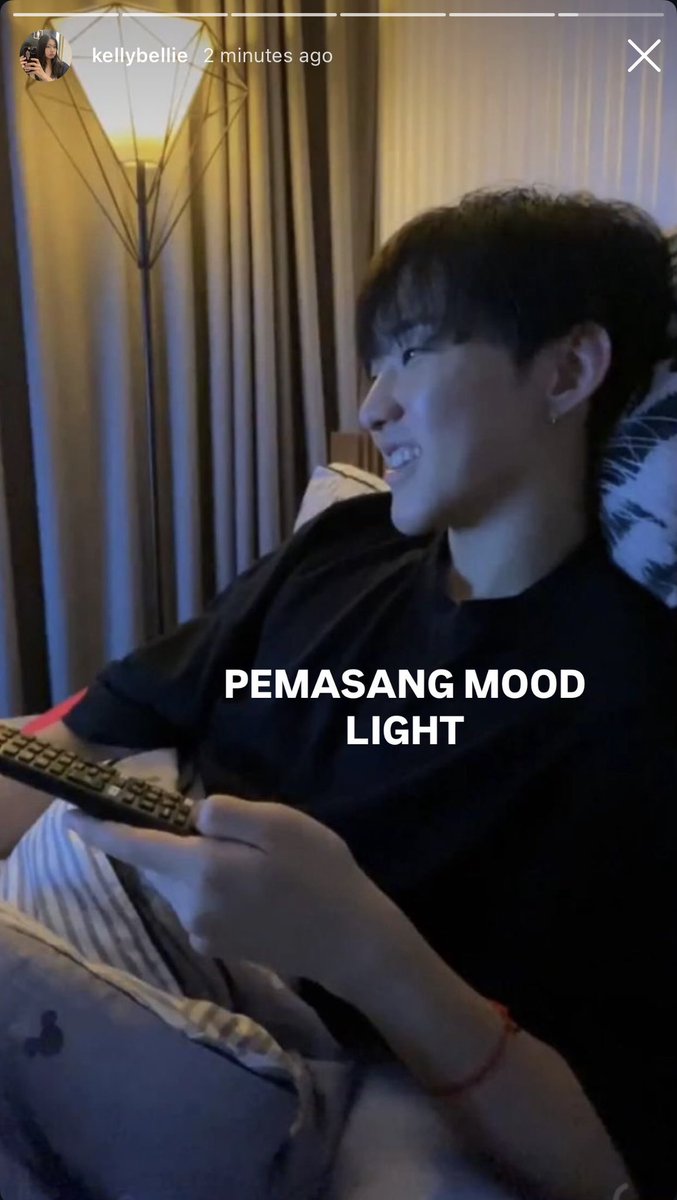 _whitegloves's tweet photo. adeng dan obsesinya dengan film yang baru dia tonton https://t.co/g5x2W8rYFi