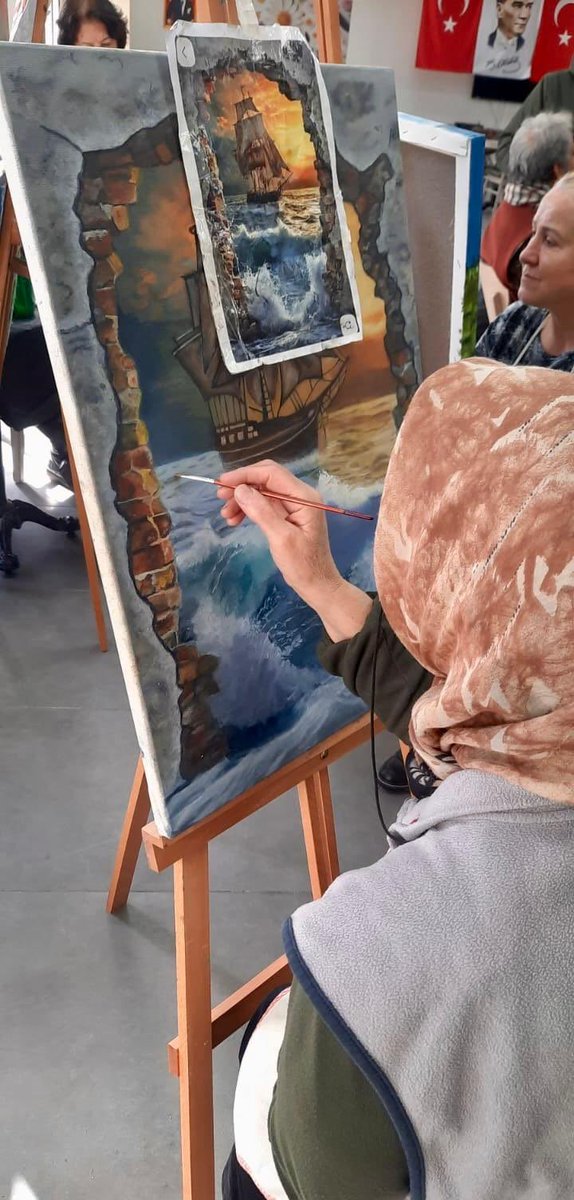 Ankara Büyükşehir Belediyesi Batıkent Emekliler Lokalimizde düzenlenen resim dersine katılan üyelerimiz, yağlı boya çalışmalarıyla sanat dolu anlar yaşadı.
Renklerin ve hayal gücünün buluştuğu atölyede ortaya çıkan eserler büyük beğeni topladı. 🎨🖌️