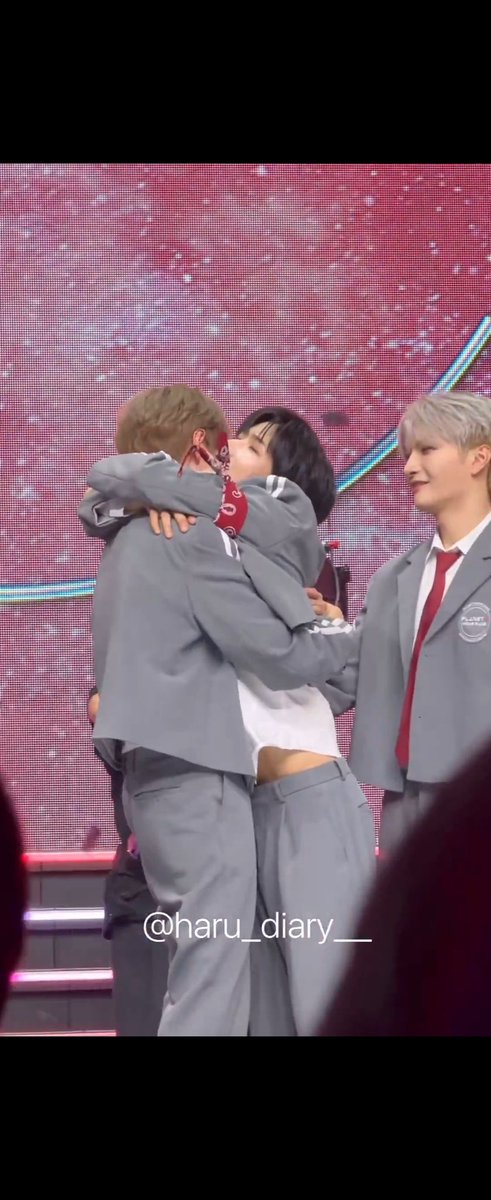 letsgohuoguo's tweet image. 홍하이 귀 불타오르는거 볼사람 ㅅㅂ;;