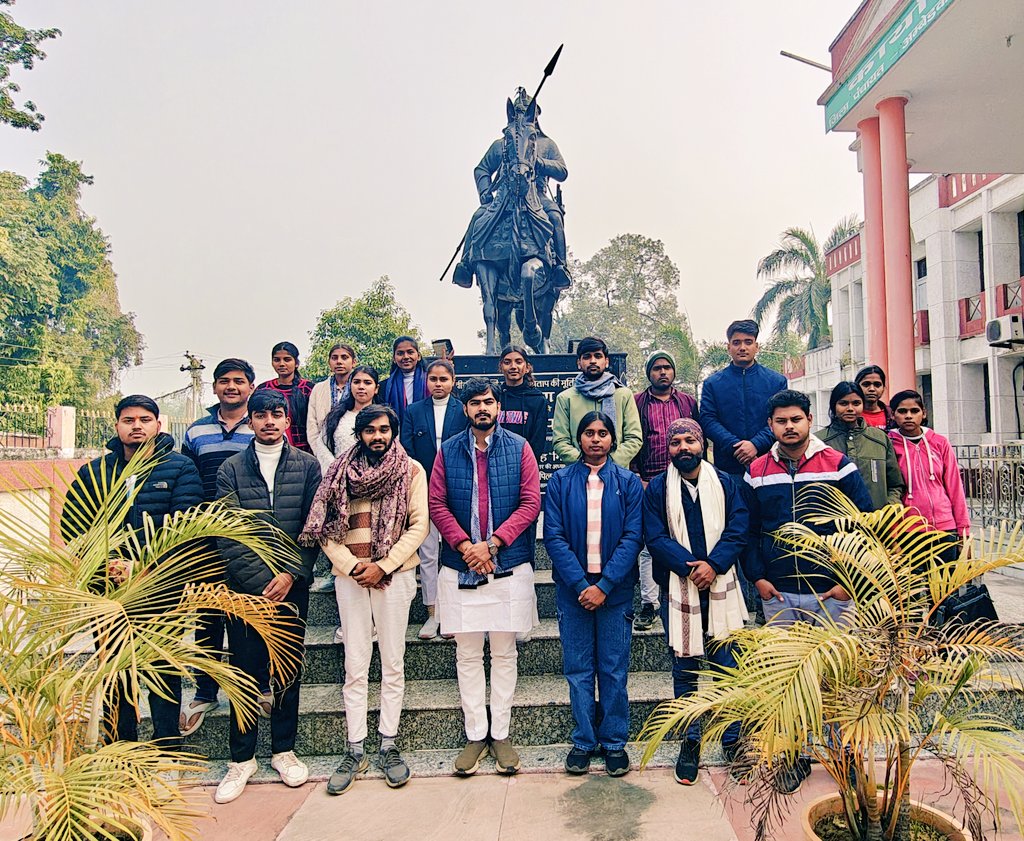 rishabhkatyayan's tweet photo. 10 जनवरी से 23 जनवरी तक चलने बाले युवा पखवाड़ा कार्यक्रम योजना/संयोजक  बैठक आज जिला पंचायत सभागर अकबरपुर में संपन्न हुई...।
ABVP Ambedkar Nagar
@AnshulVidyarthi https://t.co/ZhKe299ePb