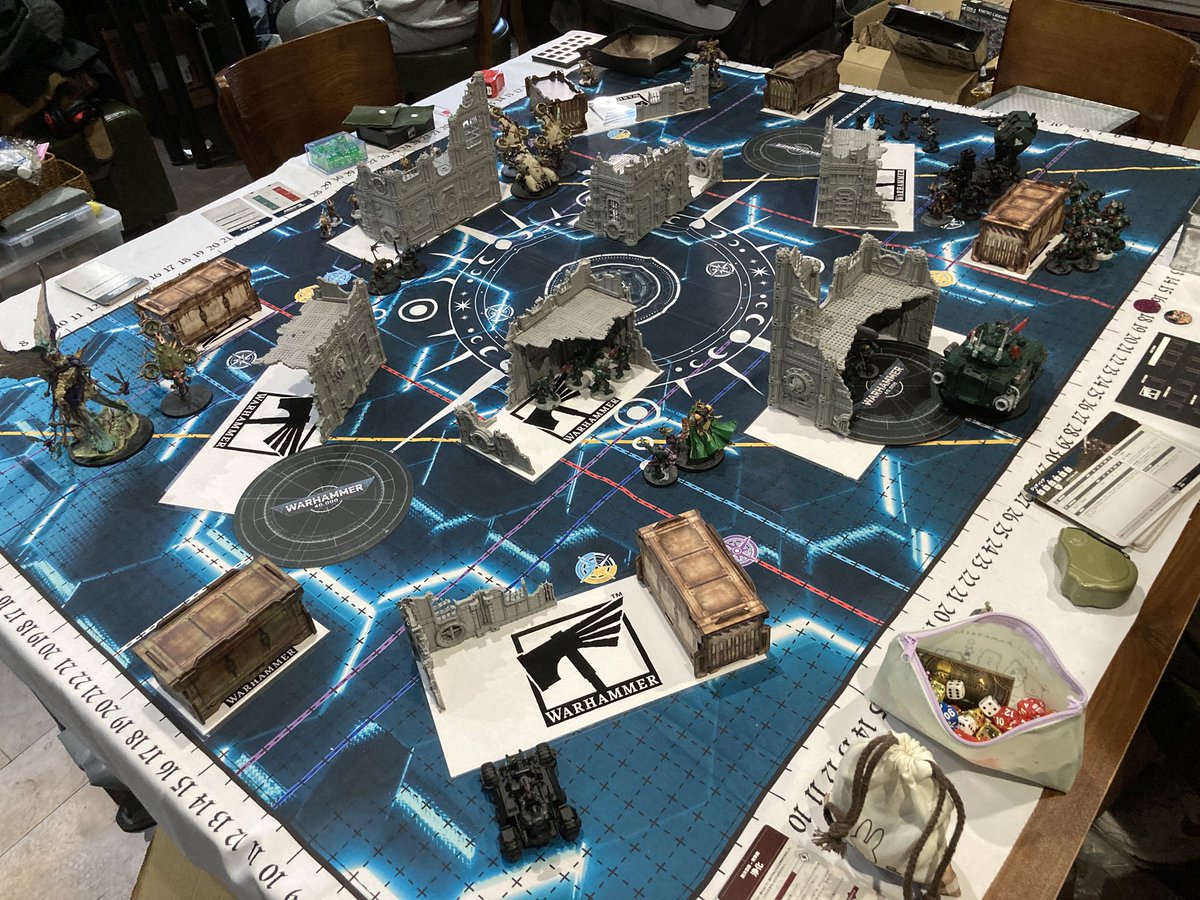 TeeGoZ's tweet image. レイアウト5
戦いの幕開け
敵を浄化せよ

 #40k初期配置備忘録