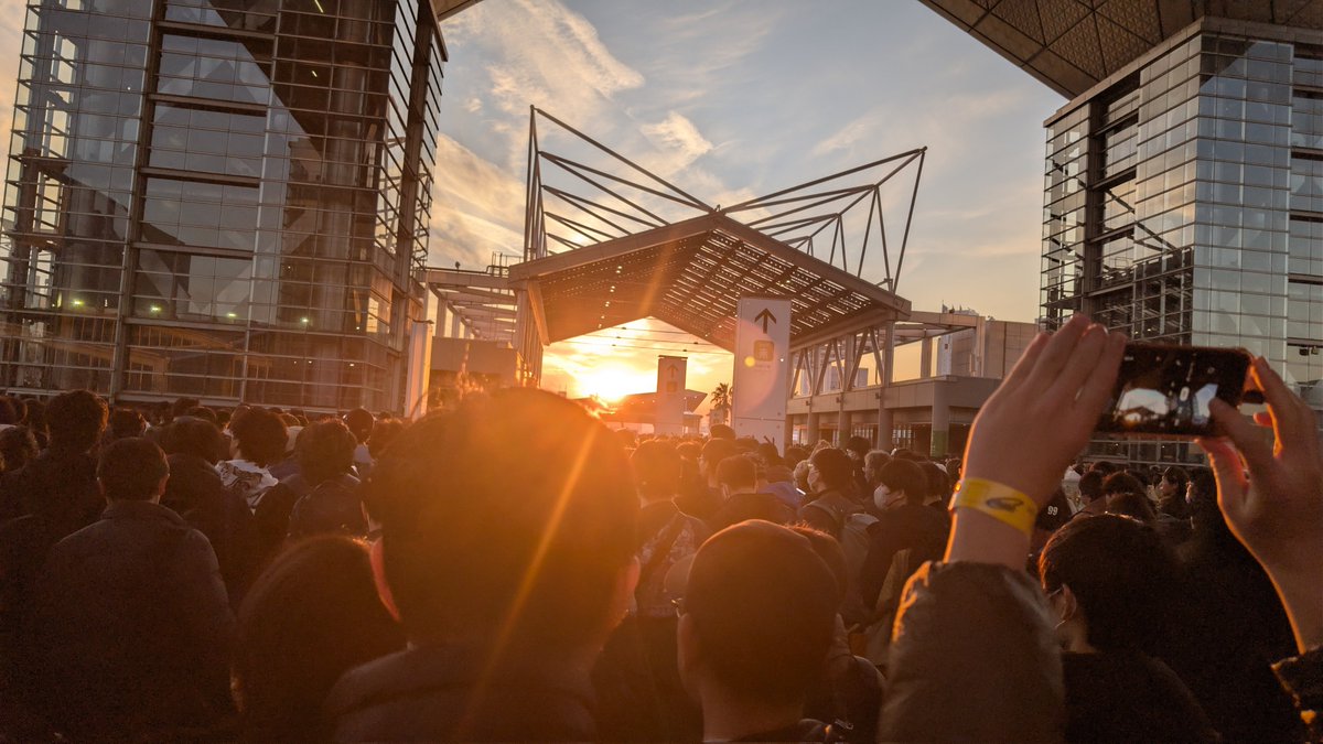 あの日の夕日 夕日に向かう帰り道ってなんかかっこいいなと思ったやつ #コミケC107