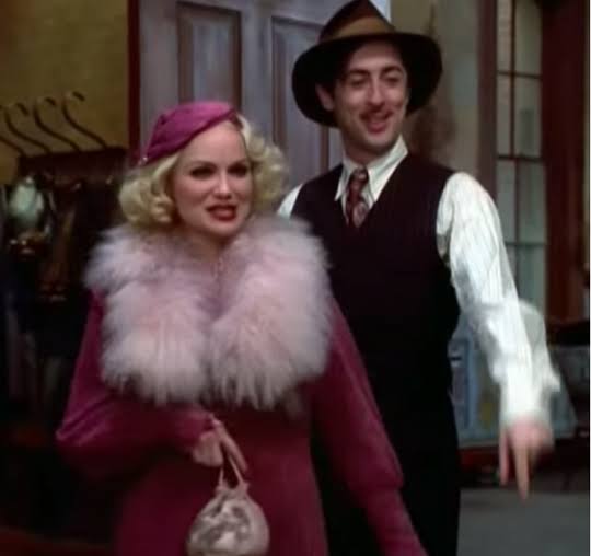 TH3GANGSTR's tweet photo. // I can't explain it but the uhhhhh idk his fandom or file name but the suit mobster guy who's British reminds me of rooster from Annie if he were british specifically the 1999 aka Alan Cummings version (I need this version of rooster btw he's so hot) https://t.co/XWbk8PTq6i