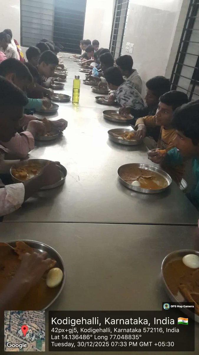89Mdrs's tweet photo. Night supper  #SocialAudit_SWDMeals #SocialWelfare_Karnataka https://t.co/QQf7Z9fFao