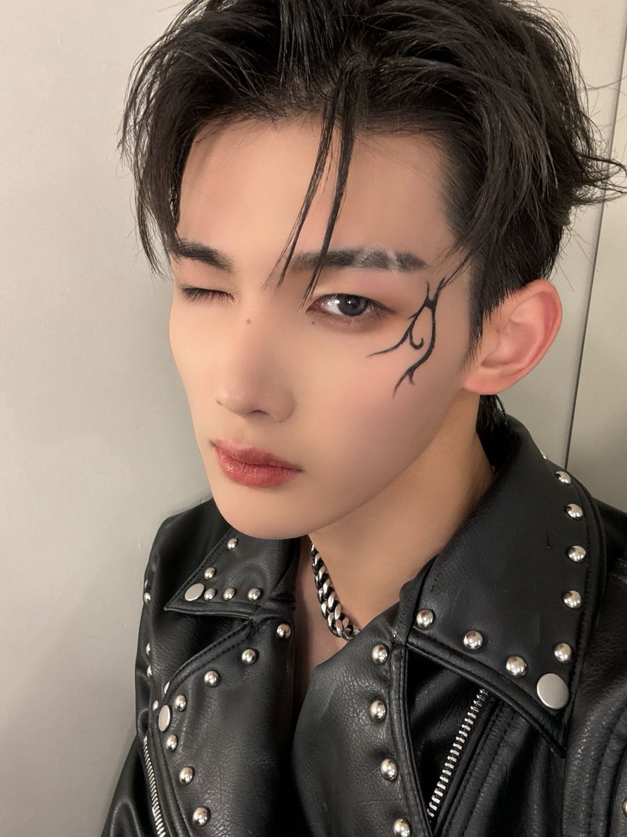 andTEAM_members's tweet image. 初の日本レコード大賞！こうして賞をいただけたのは今年一緒に走り続けてくれたLUNÉのおかげです！ありがとうございます😊

#日本レコード大賞
#andTEAM #JO