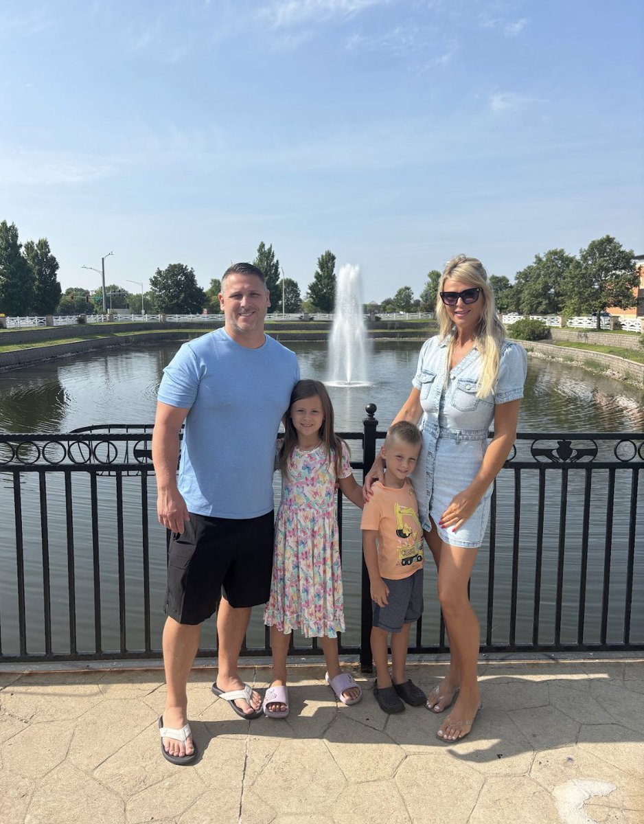 I'm 41 years old with a wife, two kids, and a 7-figure business I built from scratch.

Since I’m committed to improving every aspect of my life next year…

Here are 10 things I'm focusing on in 2026:

1. Be an intentional husband.