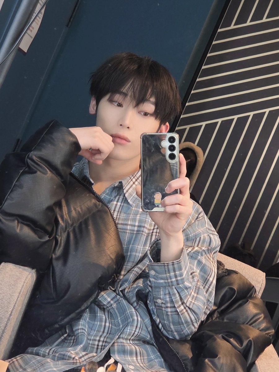 enhypenweverse's tweet photo. [ #선우’s Post ] 251230

#SUNOO: There's not much time left this year
😭 😢 😥

@ENHYPEN_members @ENHYPEN #ENHYPEN #엔하이픈 https://t.co/eX2R4dzMDN