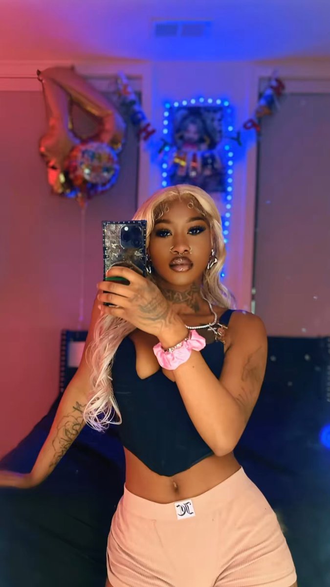 aminadaqueen's tweet photo. ~🖤 https://t.co/WPagWvW7pW