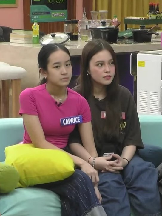 exp1ergen's tweet image. from tita lori’s live pala kanina nagkausap daw sila ni tita cheenee (cap’s mom) nung carolling tas gusto daw ni tita cheenee na maging magbestfriend si cap at krystal sa labas 😭😭😭

sasabihin daw yun ni tita lori kay krystal paglabas niya JUSKO? 😭

BBS KRYSTAL
#capkrys