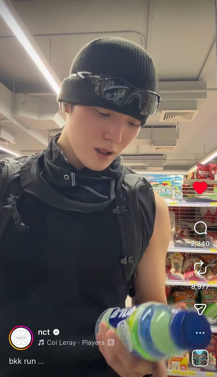 fernorn7's tweet image. #TAEYONG พี่แทยงอีทน้ำวิตามินของ Blue รสแอ๊ปเปิ้ลปะ ราคา 20 ไปอีทตามพี่ได้