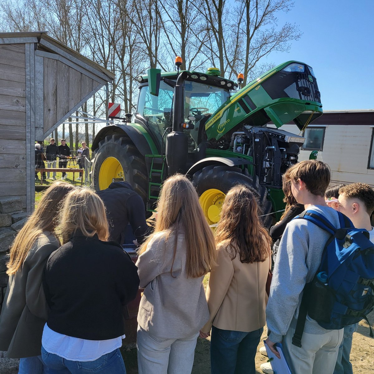 -Parcours-jeunes et événements pédagogiques : 100 élèves ont découvert métiers et savoir-faire agricoles. 🌾👩‍🌾👨‍