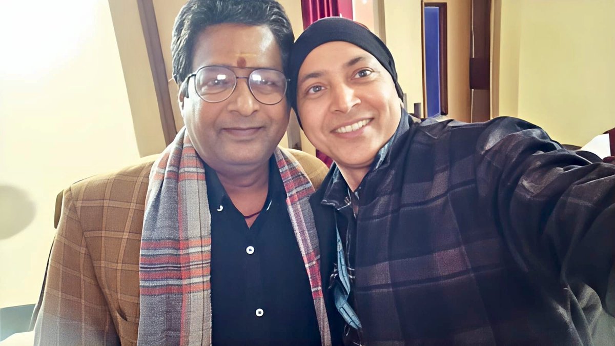 thelovingakash's tweet photo. मशहूर हास्य कवि डॉ श्री अनिल चौबे (वाराणसी) महोदय  जी के साथ आज अखिल भारतीय कवि सम्मेलन ,दुर्गापुर में भेंट हुई, महोदय आपका अनेक अनेक  धन्यवाद करता हूं 🙏 https://t.co/UEfAjkonAZ