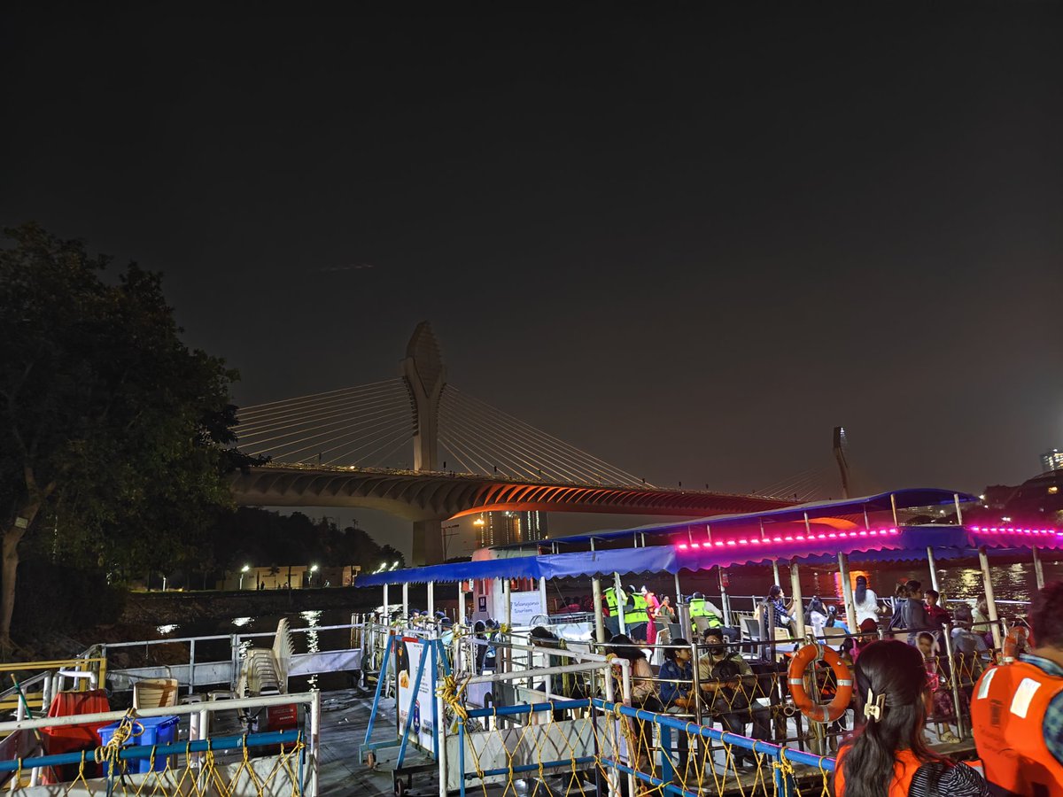 jaswanthnalla's tweet photo. @HiHyderabad @GHMCOnline @Comm_HYDRAA @HMDA_Gov Really felt very sad without lighting cable bridge looked very dull... https://t.co/HXC3zaFBpH