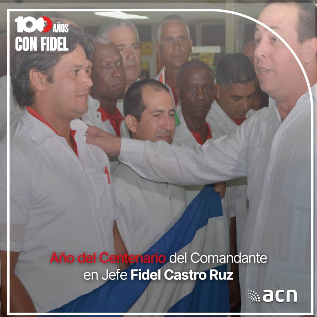 Cuba 🇨🇺 tiene tremendo ejército... Pero de batas blancas... 🩺💉 
👉 Donde otros ponen bombas 💣, ellos salvan vidas ❤️ inspirados en #100AñosConFidel 

<a href="/japortalmiranda/">José Angel Portal Miranda</a>