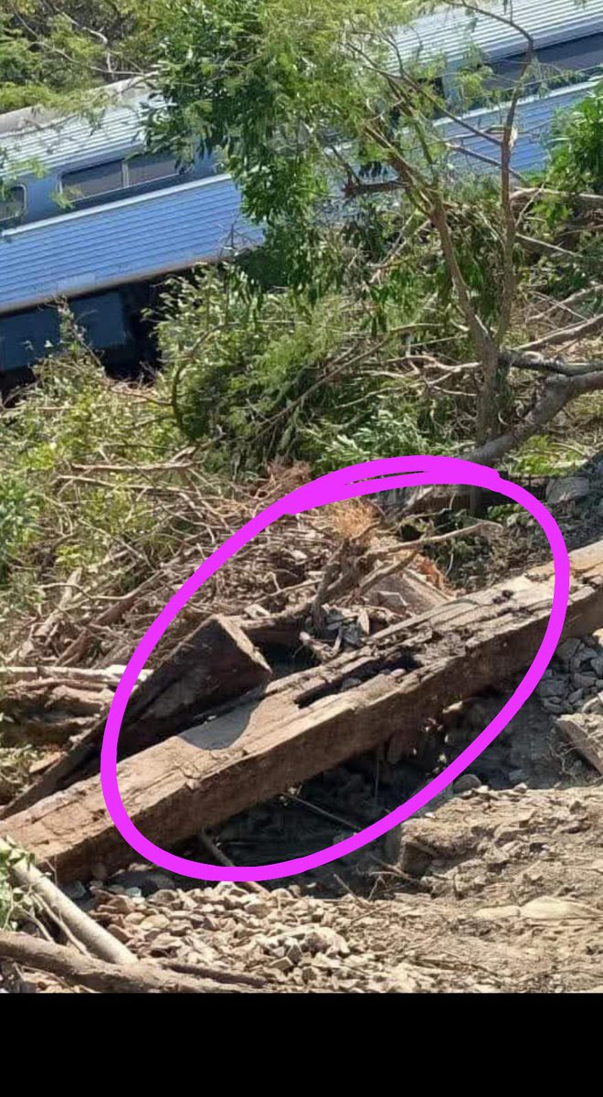 Durmientes de madera podrida, para un régimen comunista podrido por un expresidente con la conciencia podrida y una presirvienta con la vergüenza podrida.