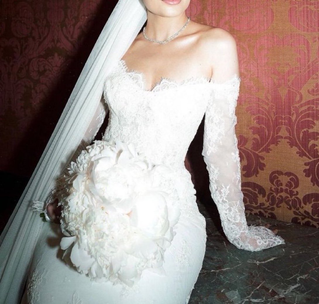 Sharing nud tweet media