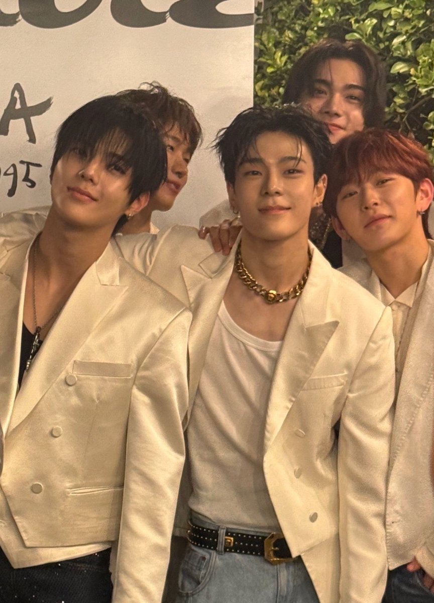 WHIB_ON's tweet image. 생일 축하한다!
항상 같이 고생 많이 하는데
그만큼 의지할 수 있게 힘이 돼줘서 고마워!
덕분에 가끔 지치더라도
준민이도 열심히 하는데 하면서 마음을 다시 먹는 것 같아!
항상 재밌게 음악 하고
멋있는 거 계속 추구하면서
행복하게 지내자 우리!!
항상 고마워 준민아
#WHIB #휘브 #HASEUNG #하승