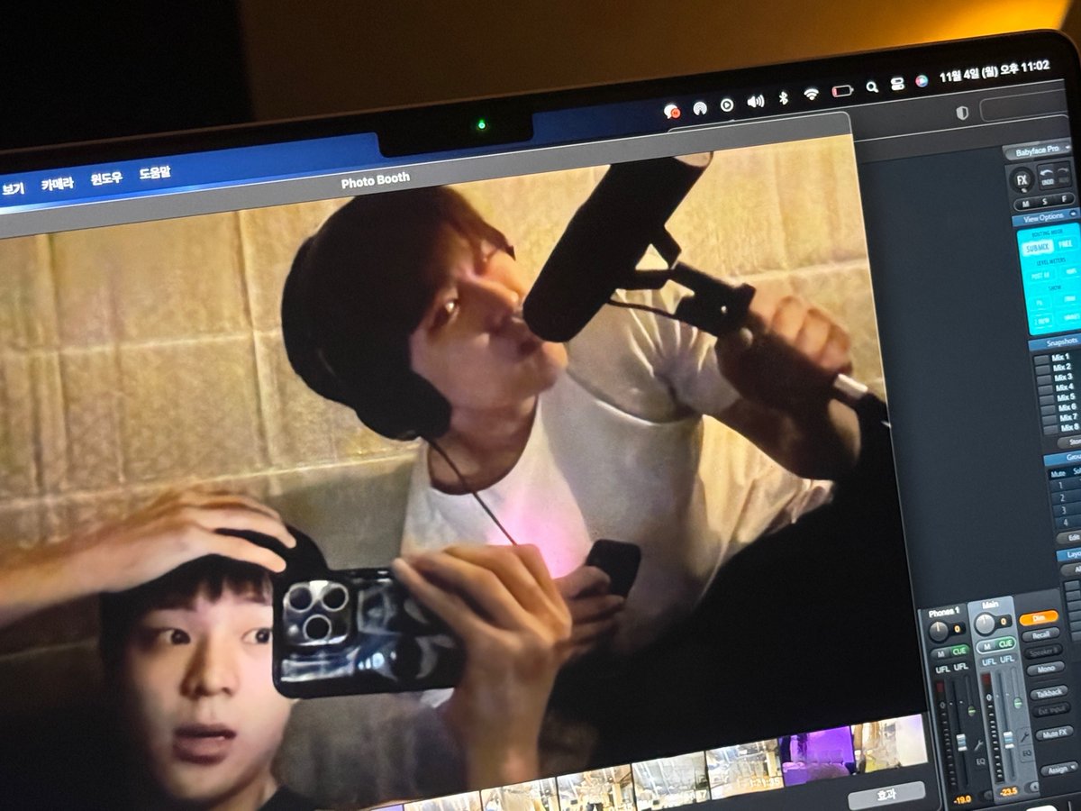 WHIB_ON's tweet image. 생일 축하한다!
항상 같이 고생 많이 하는데
그만큼 의지할 수 있게 힘이 돼줘서 고마워!
덕분에 가끔 지치더라도
준민이도 열심히 하는데 하면서 마음을 다시 먹는 것 같아!
항상 재밌게 음악 하고
멋있는 거 계속 추구하면서
행복하게 지내자 우리!!
항상 고마워 준민아
#WHIB #휘브 #HASEUNG #하승