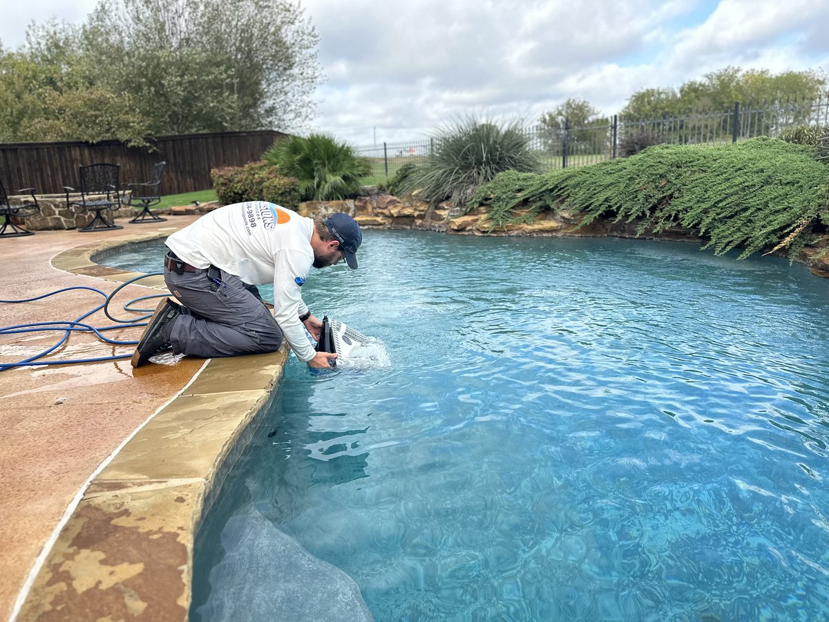 ClearCleanPool's tweet image. It's pretty chilly reaching into that pool water!  Let Clear Impressions Pool Services do it for you!  Call our office today to hear more!

#professionalpoolservice 
#certifiedrepairtechnicians