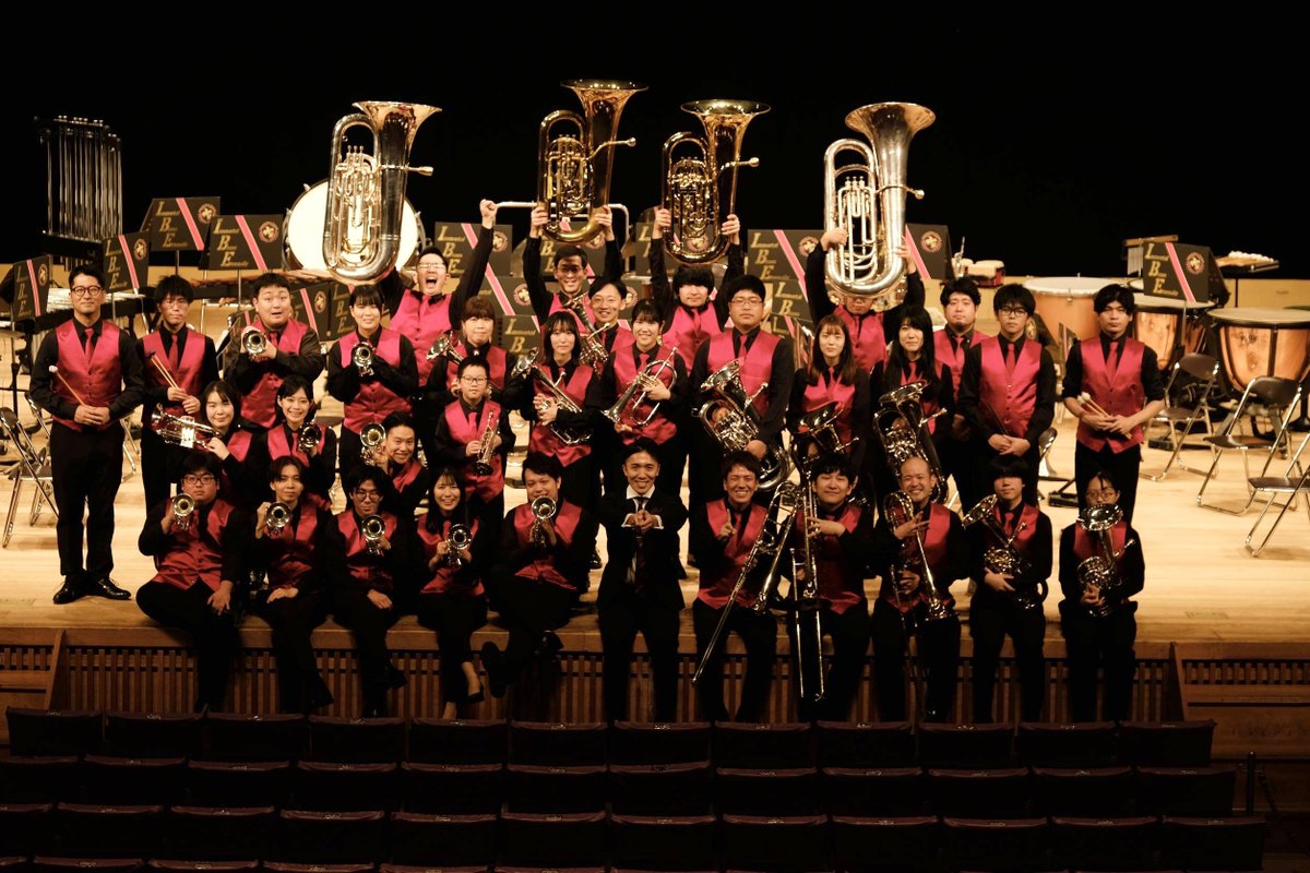 IBE_Info's tweet photo. 2025年も応援ありがとうございました！🎺
​アンコンから合宿、ブラスエキスポ、日豪ジョイント、ブラフェス、東住吉区民フェス、IBEコンサート、Xmas関連イベントなど……全力で駆け抜けた1年でした！
​来年はいよいよ遠征！✈️🇳🇱
さらにパワーアップしますので、変わらず応援よろしくお願いします！✨ https://t.co/J8TvnZRkeT