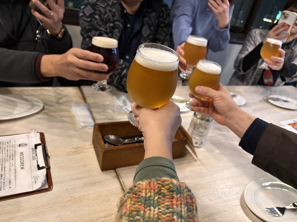 tosamaya's tweet photo. #鎌倉ビール
#鎌倉ビール愛好会
納め会でした!!!!!
今年も最高にビールをありがとうございました!!!!!
来年も勝手に推させていただきます!!!!!
会場は
#Btaps さんにて♪
ありがとうございました!!
新生フィッシュ&チップスが美味すぎてな…💕 https://t.co/m2lwnCkcCM