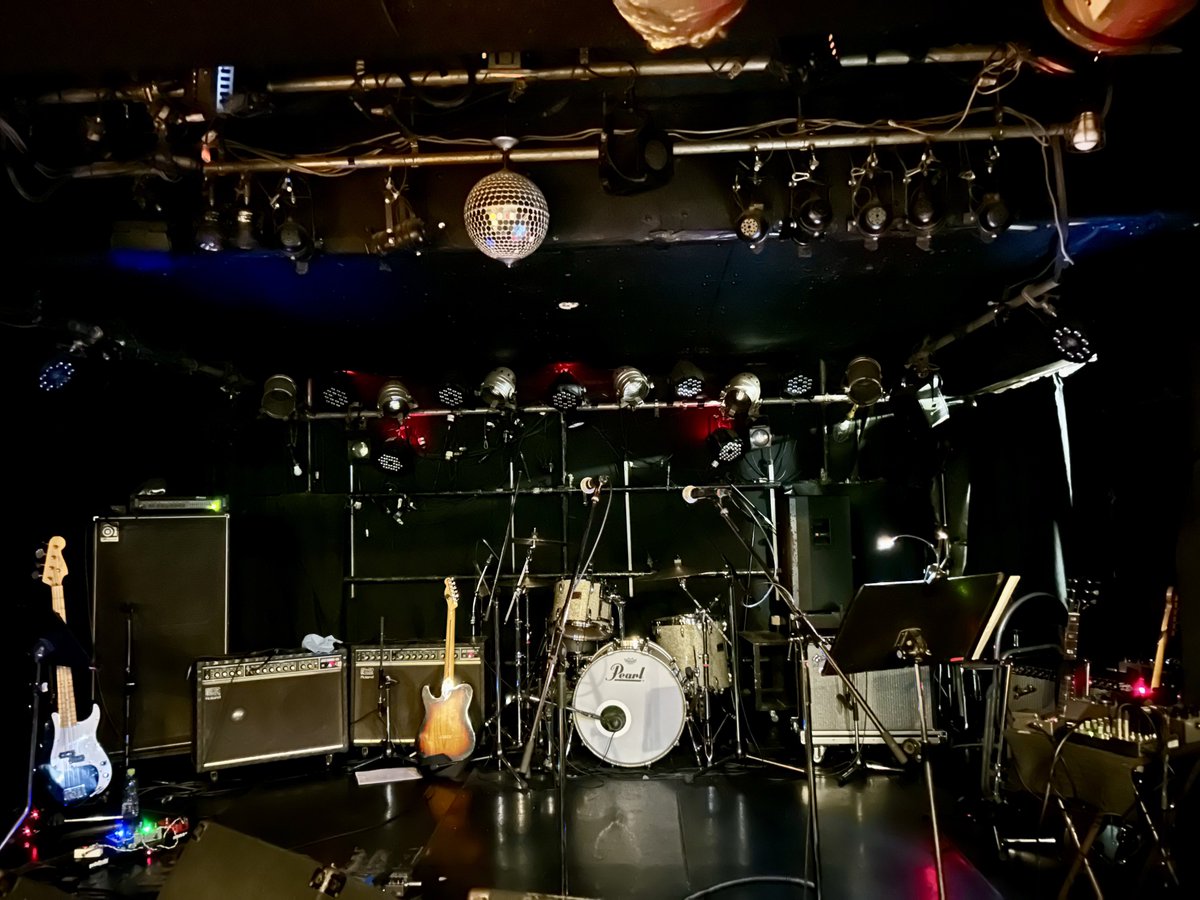 灰野敬二@高円寺ShowBoat、「2025年 灰野敬二 ラストコンサート」鑑賞する！轟音ノイズで始まり轟音ノイズで終わる5時間超。毎年、灰野さんの音楽が巨大で型破り過ぎて終演後は放心状態になる。2025年Live納め。最高でした♨️