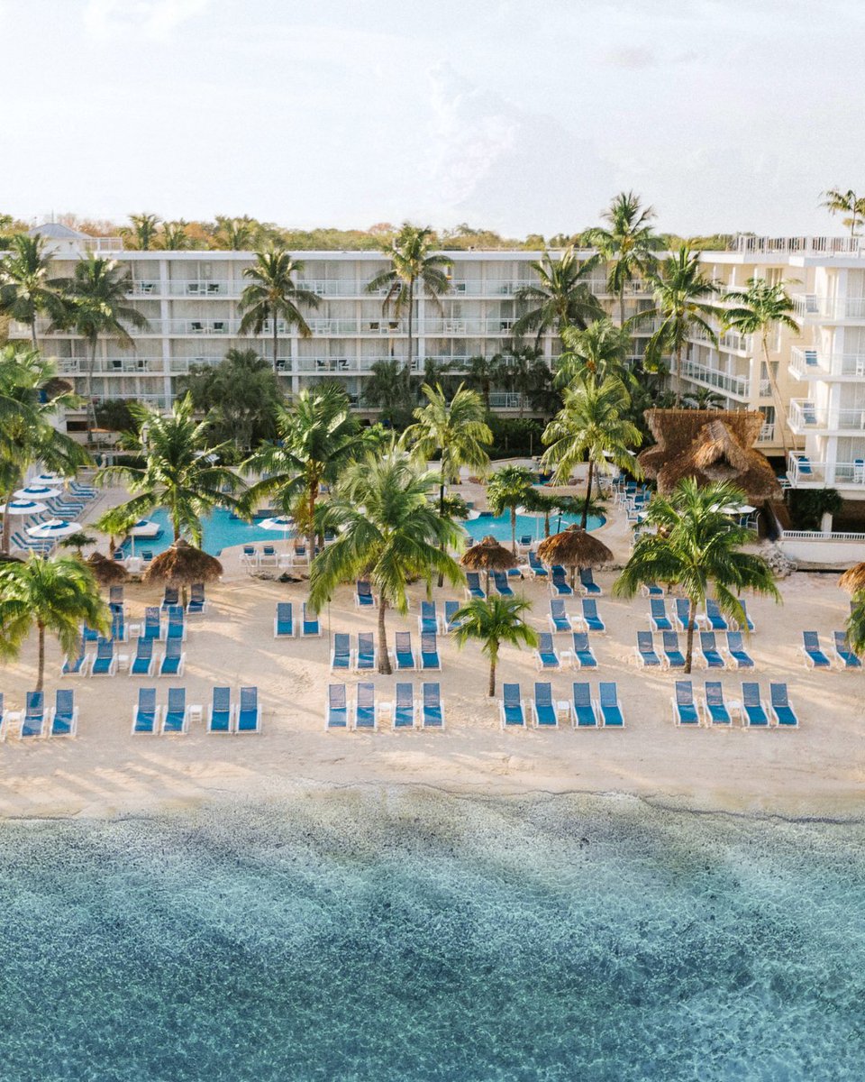 thefloridakeys's tweet photo. There’s a reason people come to the Florida Keys: to slow down. 🌴
From oceanfront hotels to quiet afternoons by the pool, this is luxury without the rush.

Here's a few that do it best: Reef House, @BakersCayResort, @TranqBayResort, and @SunsetKeyKW. https://t.co/uQTG04Y68J