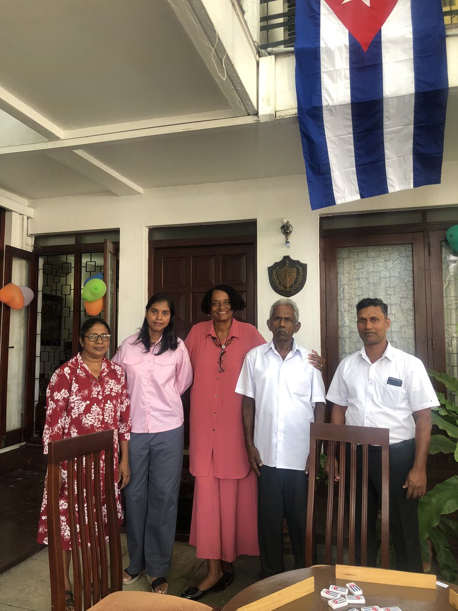 Desde #SriLanka, celebrando aniversario 67 del triunfo de la Revolución cubana, con graduados, cubanos residentes, trabajadores de la Embajada, amigos y vecinos. Viva #Cuba 🇨🇺 Muchas graciasssss por tanto cariño y solidaridad. 🤗🫶🏾