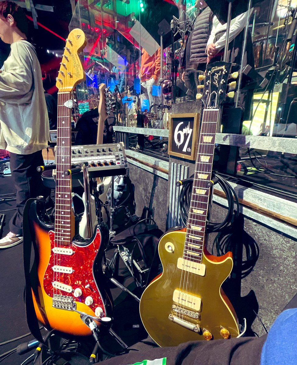 KazumaSotozono's tweet photo. 今年ラストは
『第67回 輝く！#日本レコード大賞』
スペシャルバンドの一員として演奏でした！

レコ大観たよと沢山の皆様から連絡いただき、とっても嬉しいです😊

出演者様はもちろんのこと、ミュージシャン、スタッフ、この番組に関わる全ての皆様の「プロフェッショナル」ぶりに痺れた3日間でした。

また来年もこの舞台に立てるように精進していきます🙇
