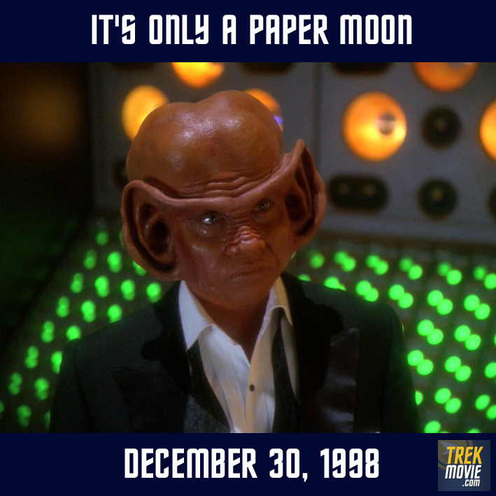 TrekMovie's tweet photo. OTD, the #StarTrekDS9 episode "It's Only a Paper Moon" premiered, with a dramatic story about Nog suffering from PTSD and phantom pain after losing his leg and finding some comfort in Vic's lounge.
#StarTrek https://t.co/EI7d8nfZ3V