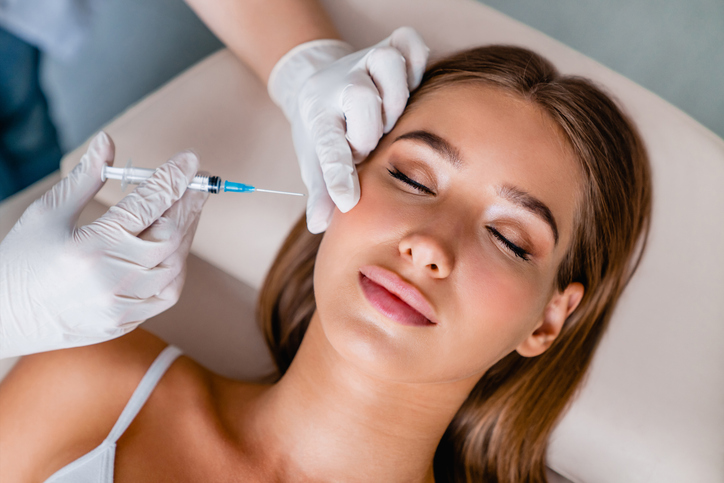 El botox es un tratamiento mínimamente invasivo que ayuda a suavizar líneas de expresión sin perder naturalidad, cuando se aplica de forma personalizada y por profesionales cualificados.
👉cosasdesalud.es/botox-en-malag… #botox #salud