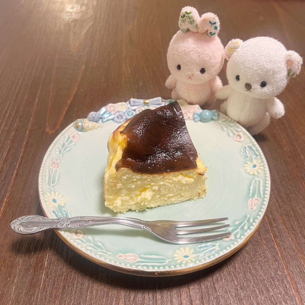 こんな時間に大丈夫…？
って感じで見つめられてます。

#さんじゅーななど 
#ななどっこ
#ぬい撮り