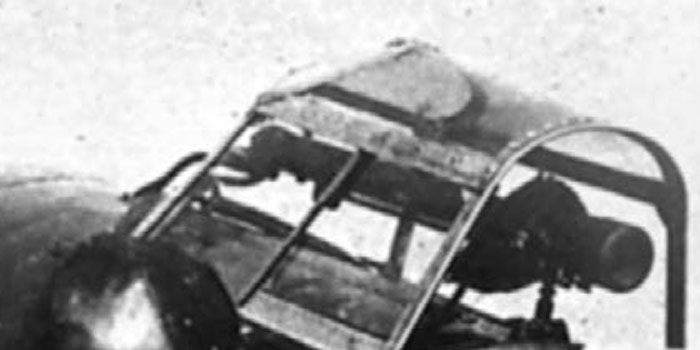 I-16 改造一下早期的OP-1望远镜瞄准具，前后打孔，增加了管线和防护盖

按照实机照片，瞄具后部应该有一个形状和座舱盖片段心型开口吻合的橡胶垫，但是我技术不行复原不出来🥲