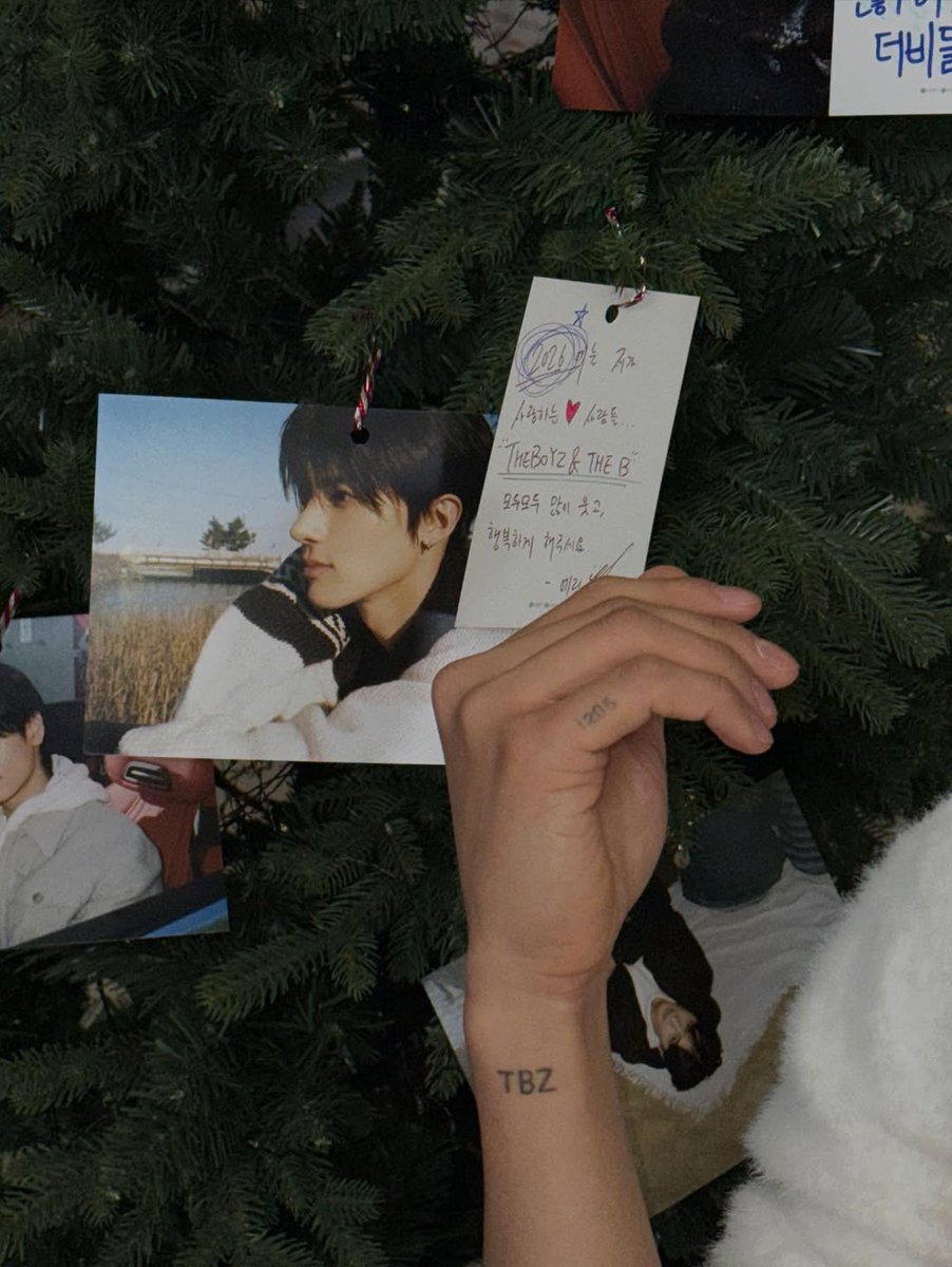 qeric's tweet image. mEric Christmas 🌲 
&amp;amp; thank you for all the bday wishes!