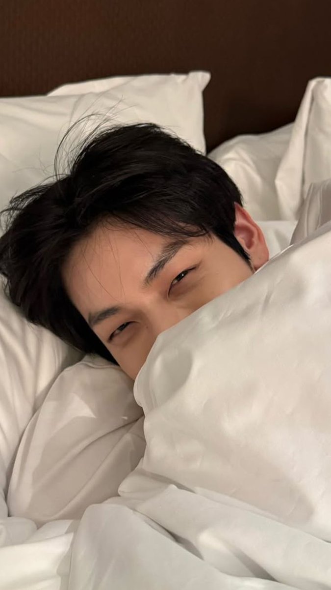 shin_jooeh's tweet image. @hellduar1e ENTREM NO PERFIL DELE PRA VER OS BALÕES 💝 o homem mais saboroso, cavalheiro e amoroso do mundo está fazendo niver hoje e obviamente eu preciso falar o quão precioso ele é pra mim. Todos os dias eu penso "cara eu tô noiva DESSE HOMEM" e aí eu surto, pq ele é incrível+