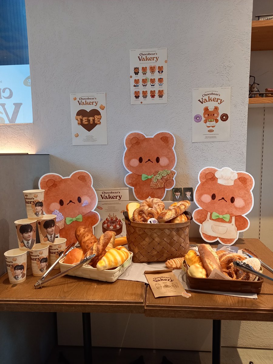 yumin_v's tweet photo. 大好きなヌナビニムのカフェイベント
chocobear's Vakeryへ🐻
可��らしくて幸せな空間✨ありがとうございます💜
@_nuna_V様
@_nuna_V_JP様
#OurDayswithV https://t.co/hgJcqZQ6ZH