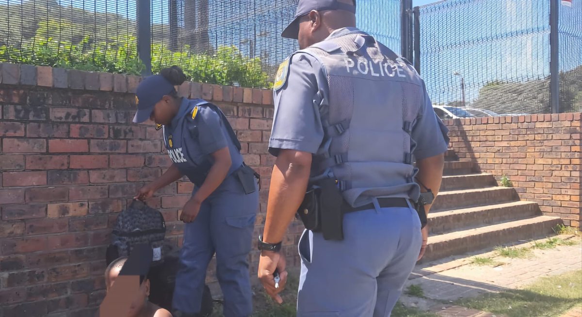 SAPoliceService's tweet photo. #sapsEC As part of #SaferFestiveSeason operations, Acting Provincial Commissioner Major General Thandiswa Kupiso today, 30 December 2025, conducted stop-and-search operations on the N6 highway.

This hands-on leadership demonstrates SAPS's commitment to visibility and proactive crime prevention. High-density operations, including vehicle checkpoints and patrols at key hubs, continue across Buffalo City and the province to ensure public safety.

We urge the public to partner with police in creating a safe festive season. NP