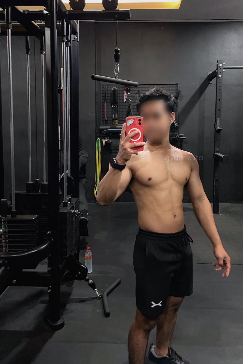 Mirror selfie mandatory 📸