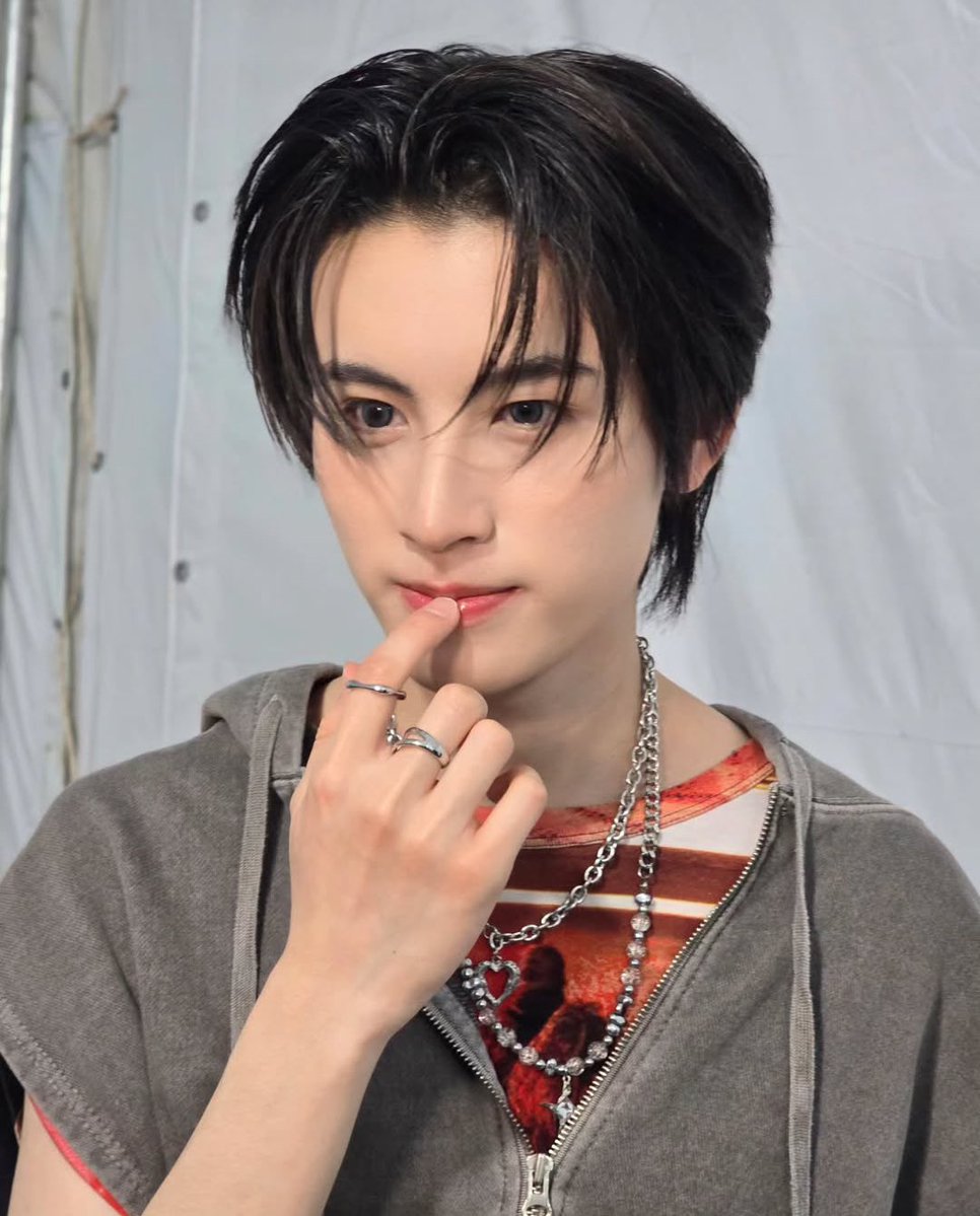 kimjongaa's tweet image. จริตเพิ่นเนาะ