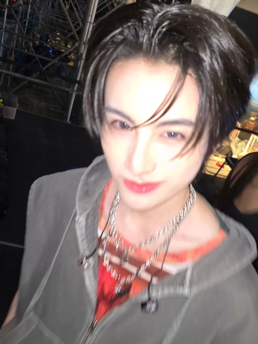 kimjongaa's tweet image. จริตเพิ่นเนาะ