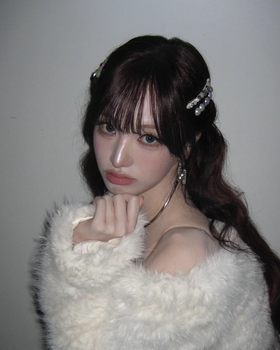 plzplzliz's tweet image. 근데 이여자 키 171이고 내려다보늠게 디폴트값이면서
눈 똥그랗개뜨고 올려다볼때  레알참을수x