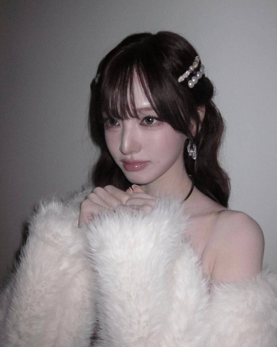 plzplzliz's tweet image. 근데 이여자 키 171이고 내려다보늠게 디폴트값이면서
눈 똥그랗개뜨고 올려다볼때  레알참을수x