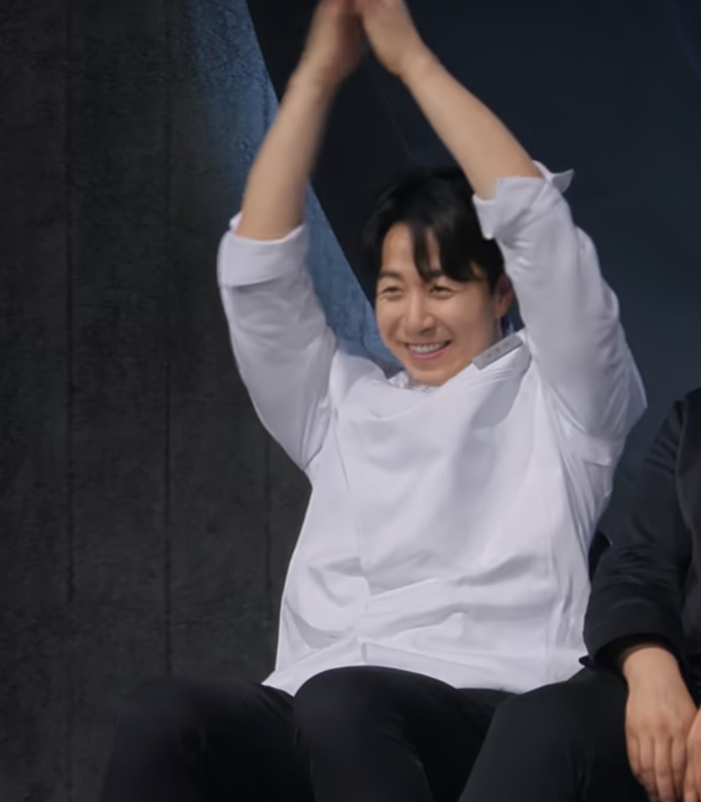 dramacoKR's tweet photo. Son Jongwon cheering for Sam Kim and Jung Hoyoung 😍 uri nengbu fam 🥹 #CulinaryClassWars2 #CulinaryClassWarsS2 https://t.co/zqPuf9wUy5