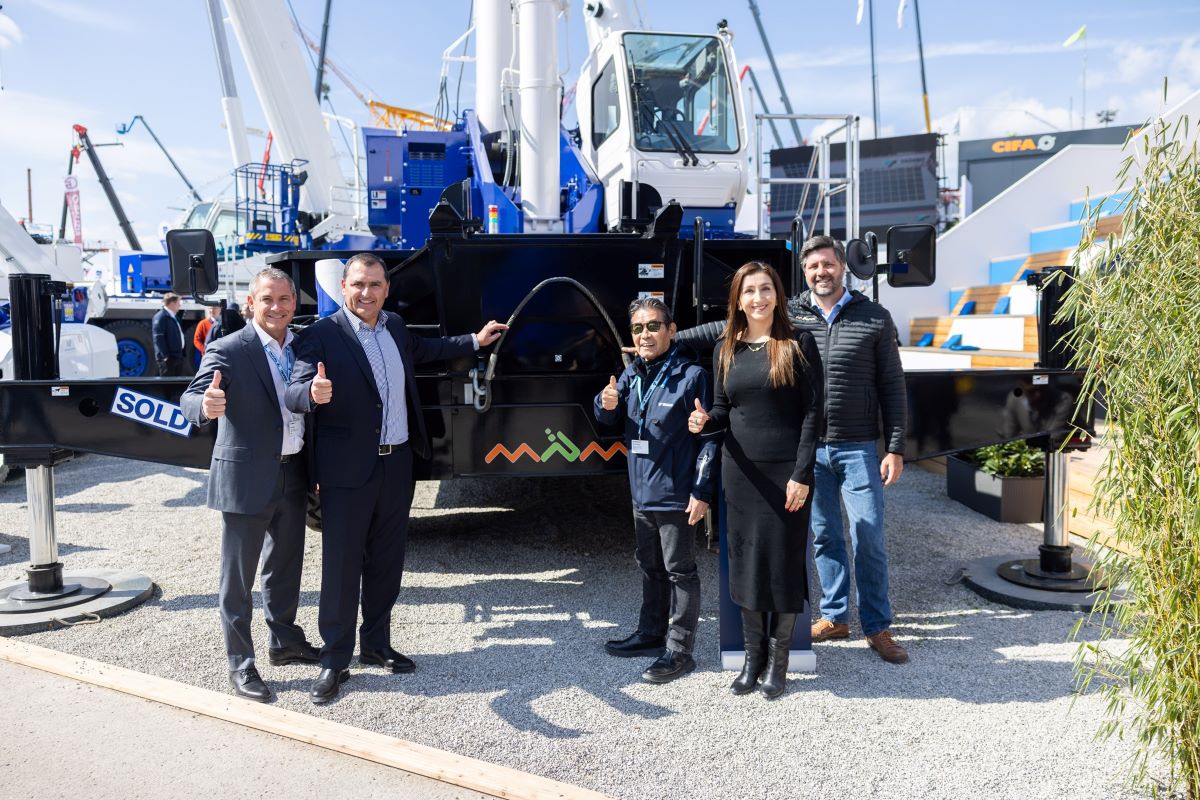 Always good to look back and appreciate the past year. Here are some fun 2025 #Tadano pics, from awesome customer events to new machines to emerging technology! #ThankYou #HappyHolidays