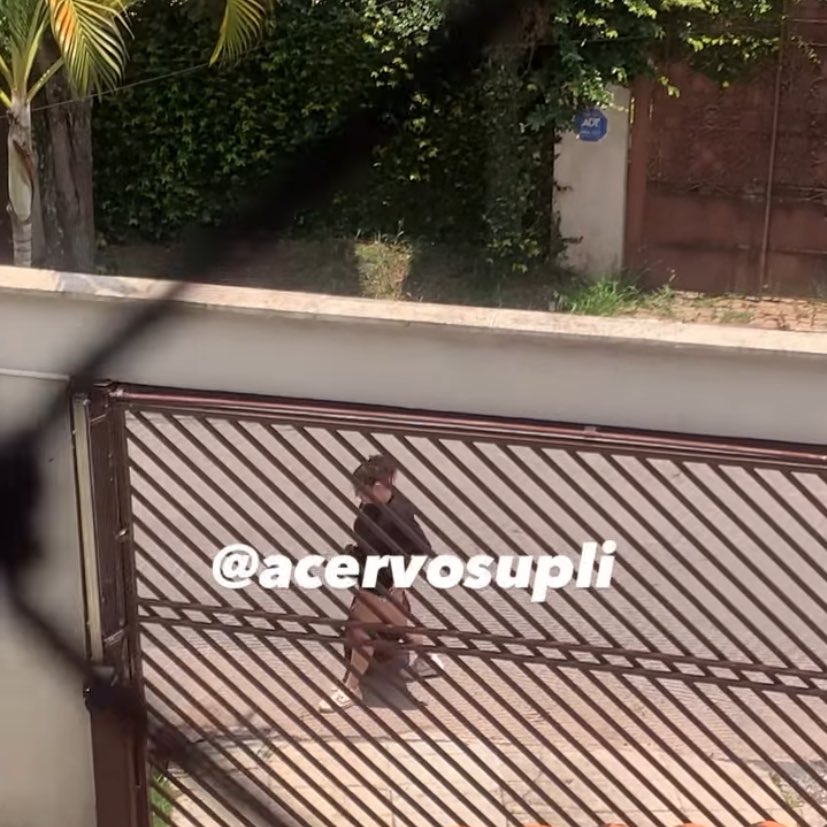 acervosuplicy's tweet photo. 🚨PODEROSA!
supli é flagrada chegando em trancoso novo destino queridinho dos famosos, alguém ai com fomo? https://t.co/mWz2wdiKUF