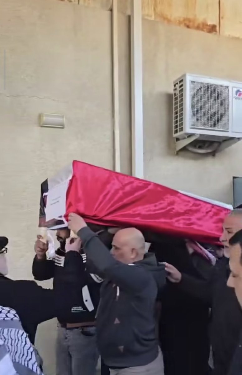 داعــ...ش لم تكن إلا حالة طارئة بل هي غطاء وإنما هو حزب البعث الإجرامي بأسلوبه المقيت في المقابر الجماعية ودفن جثث الضحايا بوساطة الشفل وطائفية لا يدركها السفهاء وقد رأينا تكرار مشاهد المقابر الجماعية في الموصل عام ٢٠١٤ تسلمنا ما تبقى من جثمان ابن أخي المظلوم علي فياض ساجت بعد ١١