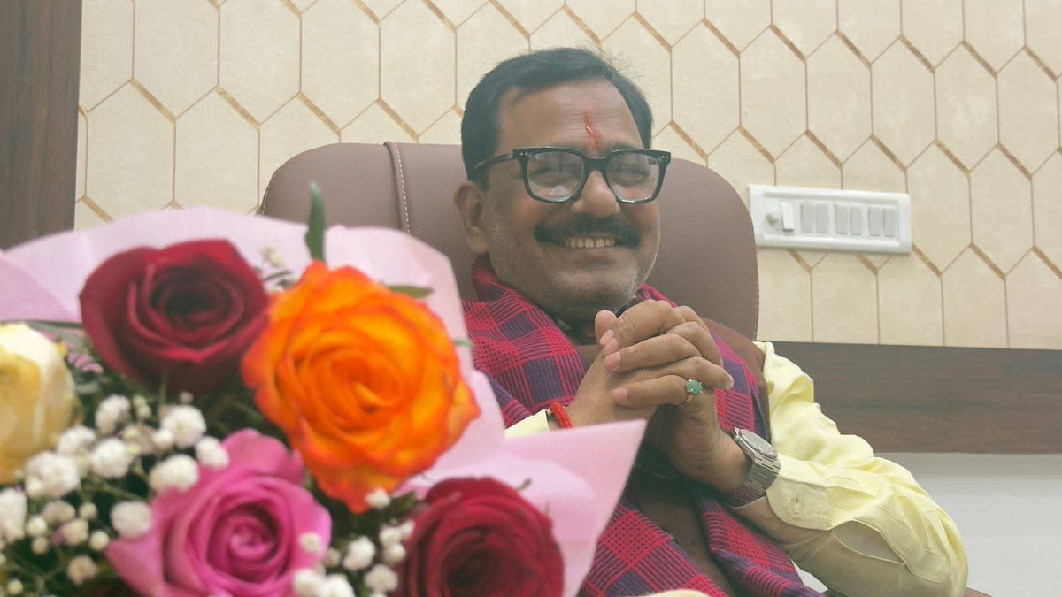 m_dadheech's tweet photo. सब यूँ ही मुस्कराते रहें…
क्योंकि मुस्कान दिल की सच्चाई और सकारात्मक सोच की पहचान होती है।
ईश्वर करे यह मुस्कान हमेशा बनी रहे और अपनों के चेहरों पर भी खुशियाँ बिखेरती रहे। https://t.co/pmCS0poz5m