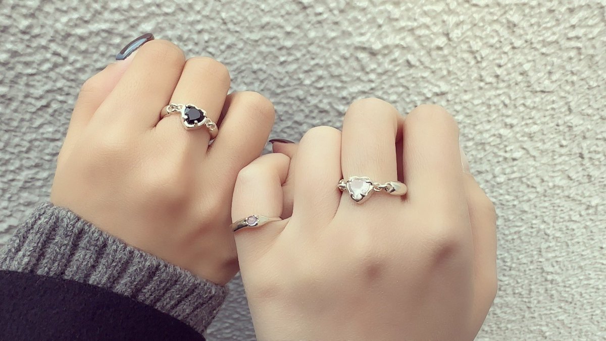 河瀬茉希の誕生日だー！ 黒のさつみ、白のちゃんまき。 お揃いの指輪を