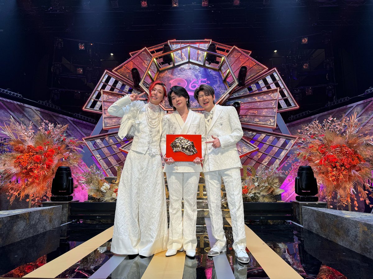 MGA_FC_INFO's tweet photo. Mrs. GREEN APPLE「ダーリン」が
第67回 輝く！日本レコード大賞を受賞しました✨

楽曲に出逢ってくださった皆さまへ、
心からの感謝を🍏

#フェーズ2完結 まで残り1日。
そして #フェーズ3 へ──
これからも一緒に進んでいきましょう🌱

#MrsGREENAPPLE
#日本レコード大賞 https://t.co/84o8BYNg18
