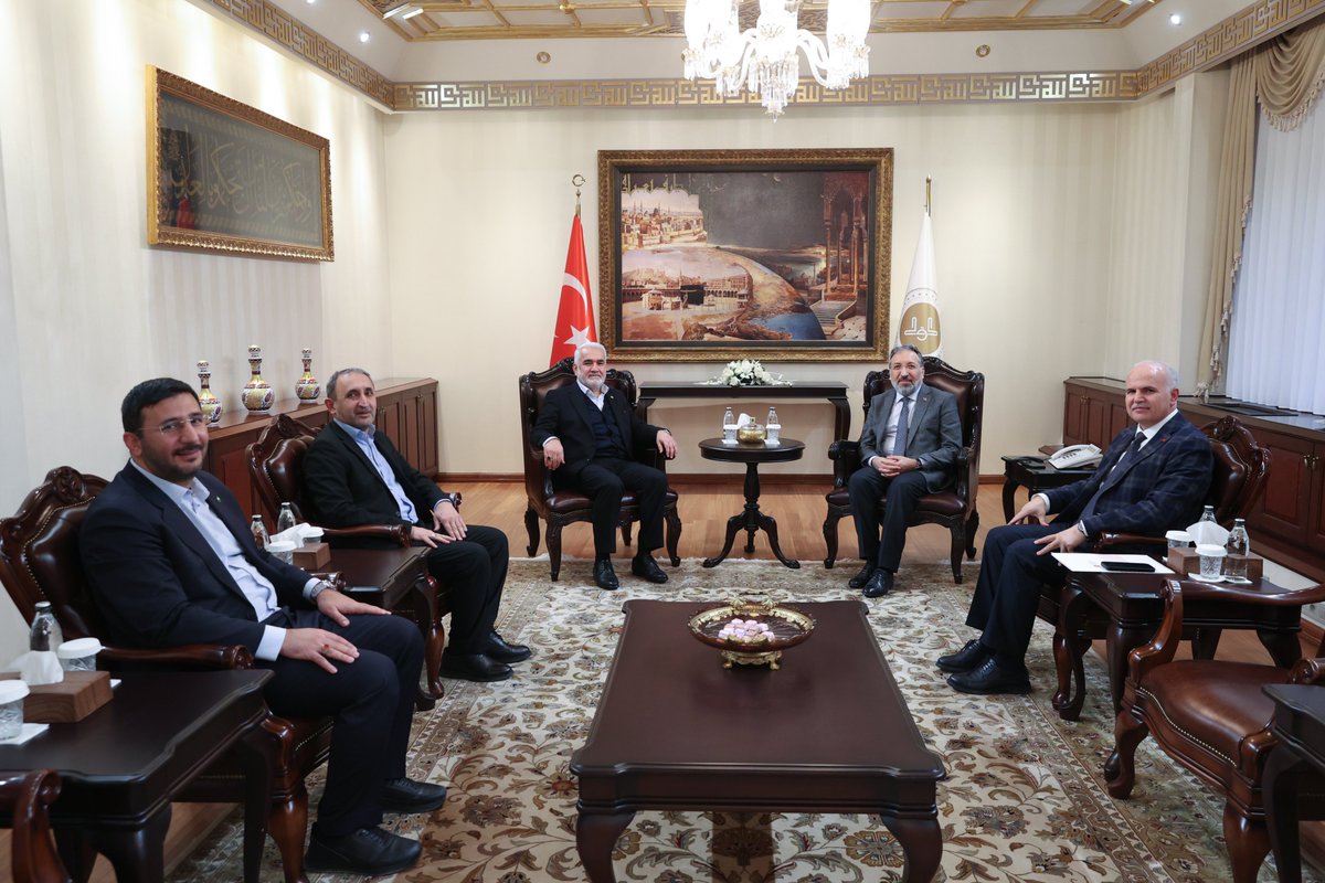 Genel Başkanımız Sayın Zekeriya Yapıcıoğlu, Diyanet İşleri Başkanı Sayın Safi Arpaguş’a ‘hayırlı olsun’ ziyaretinde bulundu ve yeni görevinde muvaffakiyetler diledi.